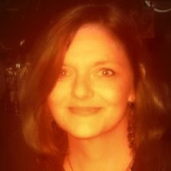 Meet your Posher, Laura - Picture 1 of 1